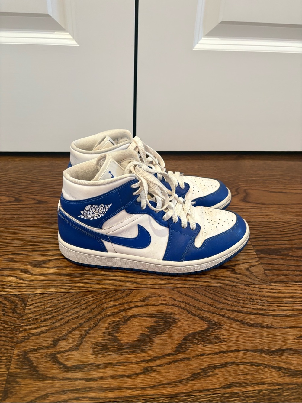 Jordan 1 Mid Kentucky Blue